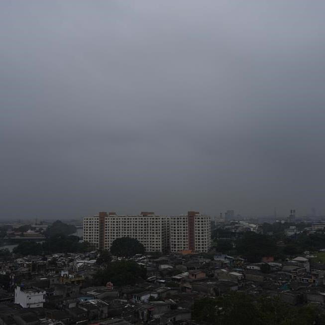 Sri Lanka shuts schools as extreme weather brings pollution